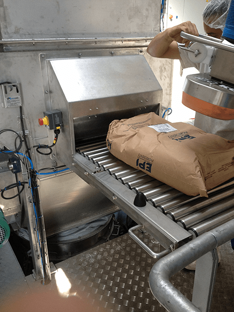 automatic sack discharging