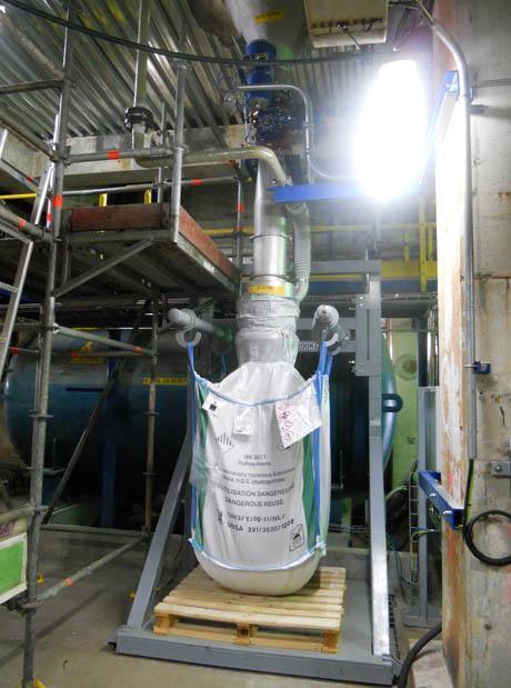 FlowMatic® 02 big bag filling system using a rotary valve for dosing.