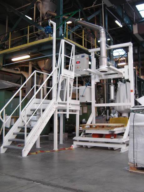 Access platform for filling big bags into octabins, XL size.