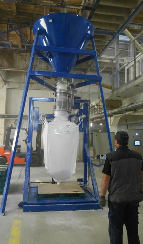 Steel hopper used to fill a big bag with a FlowMatic® pneumatic transport system.