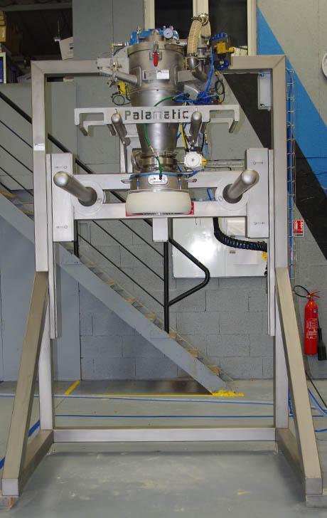 FlowMatic® pneumatic transport system filling a bulk bag.