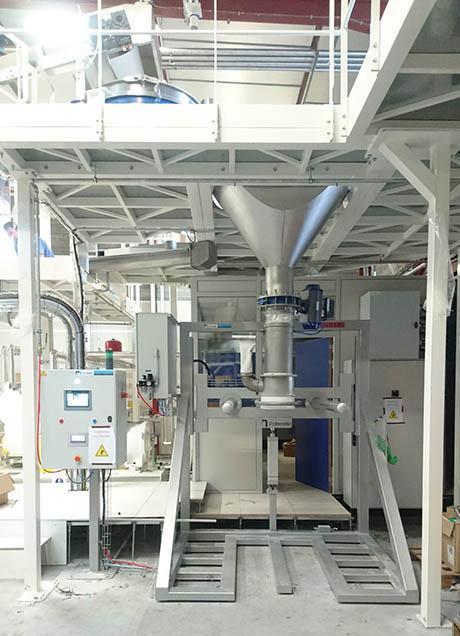 Bulk bag filling station under a hopper, using a FlowMatic® pneumatic transport system.