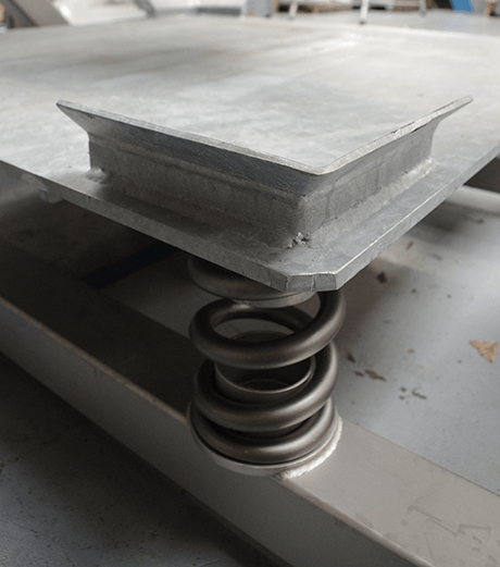 litfing table pallet centering